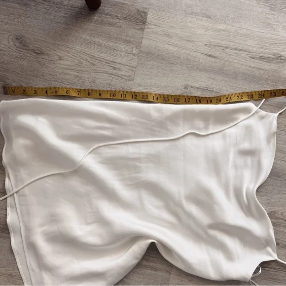NWT CREAM WHITE SILKY BACKLESS DRESS - Picture 6 of 8